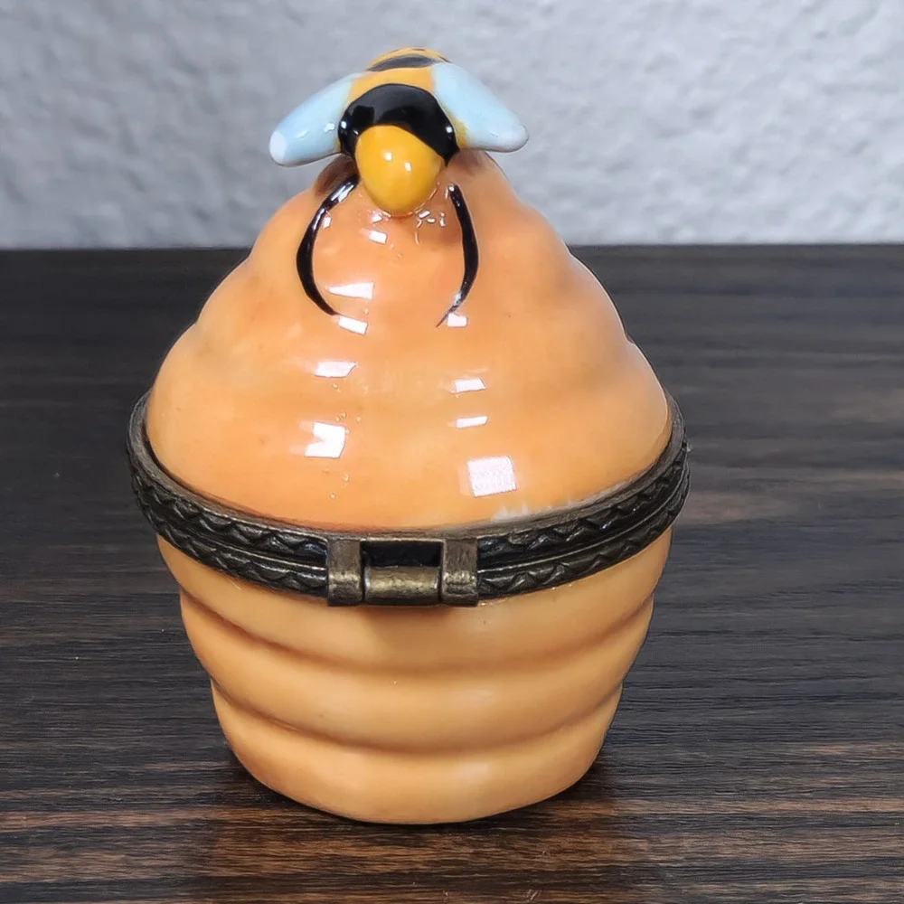 Royal Doulton Beehive Trinket Box Hinged Porcelain Bee Hinged Jewelry